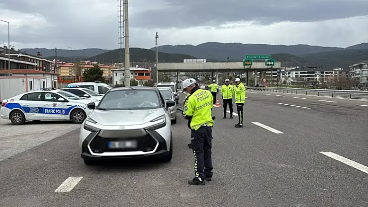 Yollarda hareketlilik: Polisler tek tek denetledi