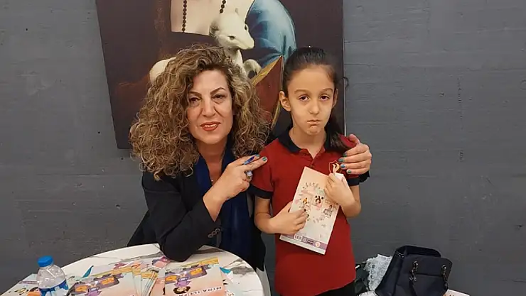 Yöntem Koleji 2. sınıf öğrencileri kitaplarını imzaladı
