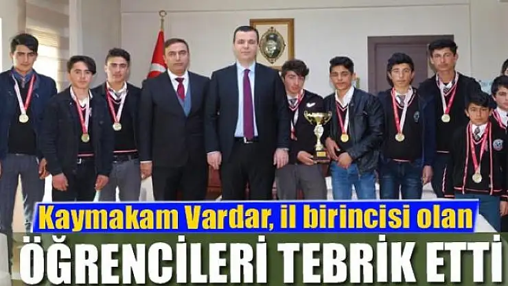 Kaymakam Vardar, il birincisi olan öğrencileri tebrik etti