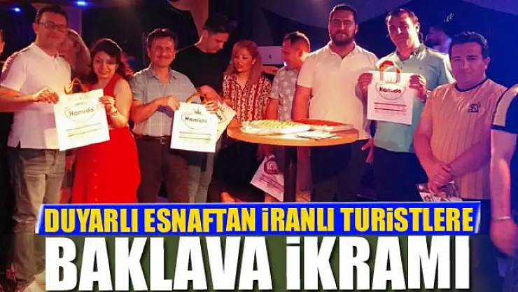 Duyarlı esnaftan İranlı turistlere baklava ikramı