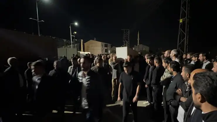 Yüksekova'da bıçaklı saldırıda hayatını kaybeden genç toprağa verildi