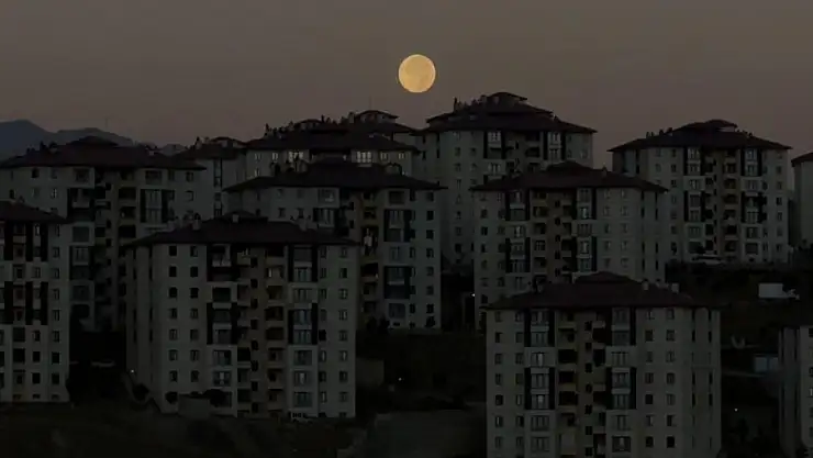 Yüksekova'da dolunay görsel şölen yaşattı