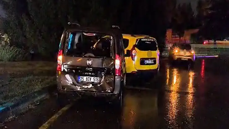 Zincirleme kaza: 8 araç birbirine girdi