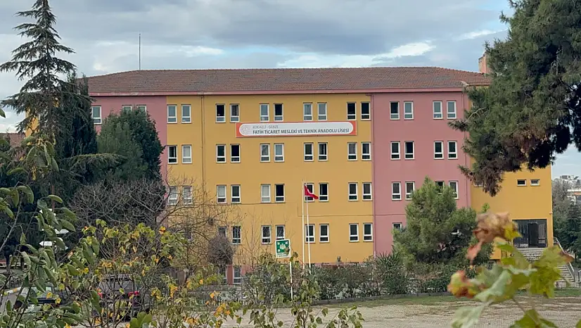 15 öğrenci zehirlenme şüphesiyle hastaneye kaldırıldı