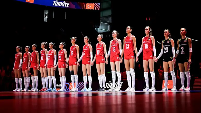 A Milli Kadın Voleybol Takımı, hazırlık kampı için Antalya'ya gitti