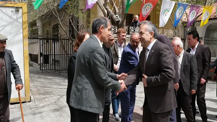 AK Parti'den DEM Parti'ye ziyaret