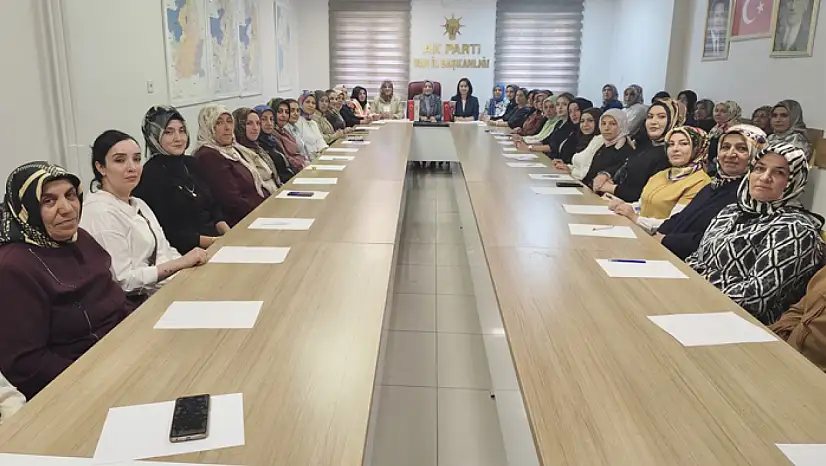 AK Parti Van İl Kadın Kolları haftalık yönetim kurulu toplantısı gerçekleşti