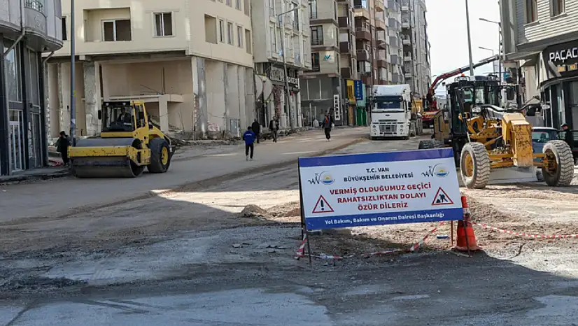 Altaylı ve Oğuz caddelerindeki yenileme çalışmaları sürüyor