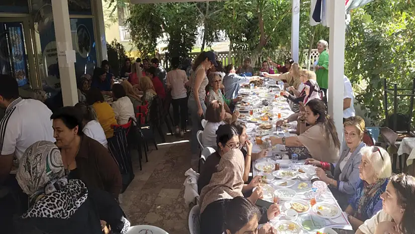 Antalya'da yaşayan Vanlılar sıla özlemini Van Kahvaltısında giderdi