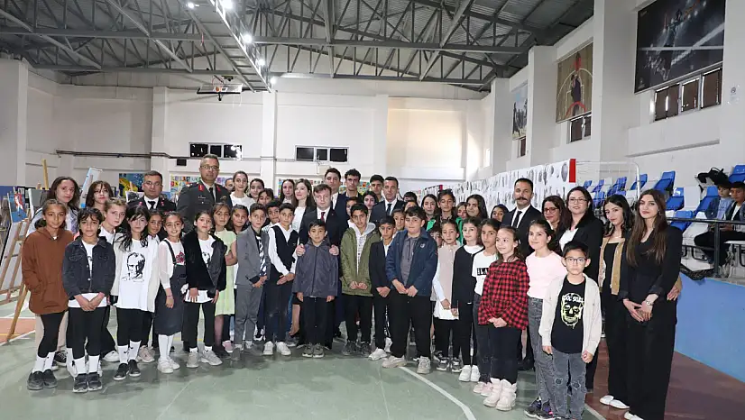 Başkale'de genç yetenekler resim sergisinde buluştu