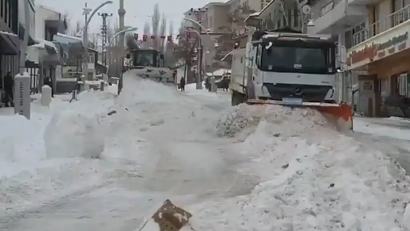 Başkale Belediyesi'nden karla mücadele çalışması