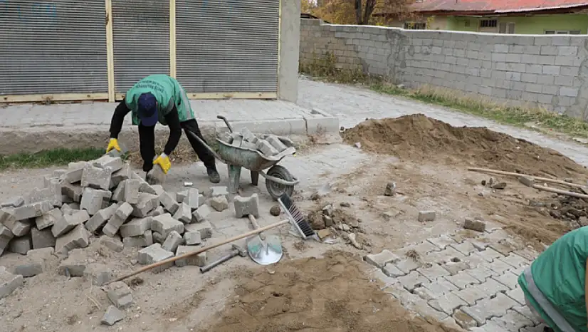 Bayazıt Mahallesi'nde parke taşı döşeme çalışmaları tamamlandı