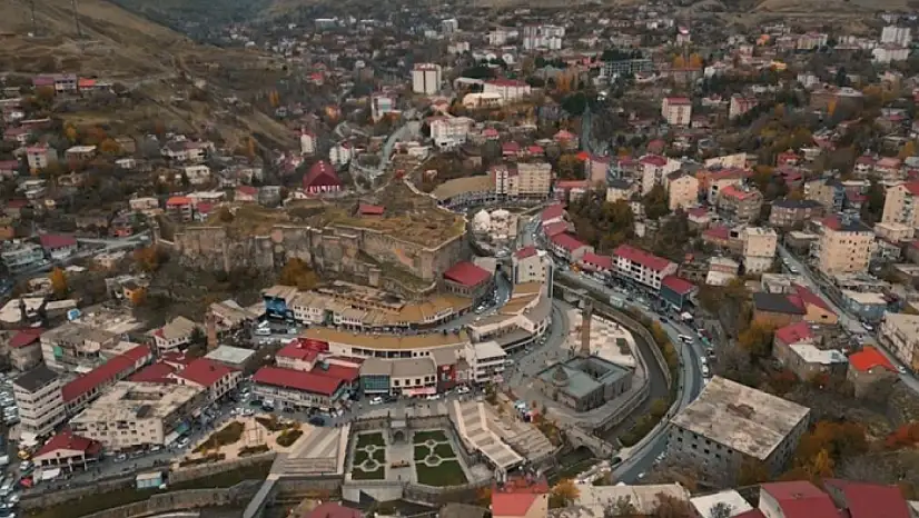 Bitlis'in tarihi çarşısı sonbaharın eşsiz renkleriyle görüntülendi