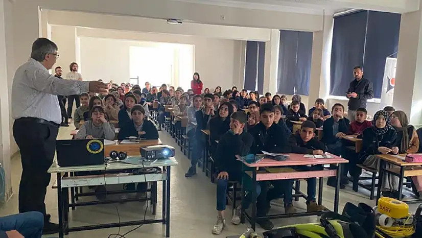 Bitlis, Van ve Muş illerindeki öğrenciler Mavi Bilim'le buluştu