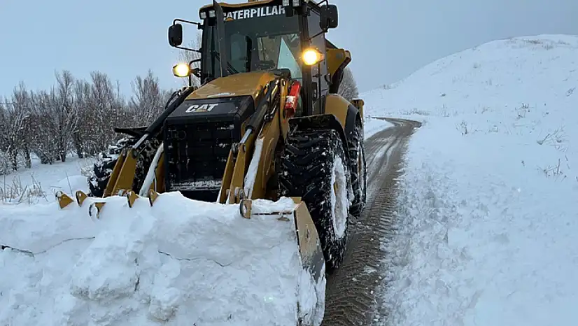 Büyükşehir'in karla mücadele çalışmaları sürüyor
