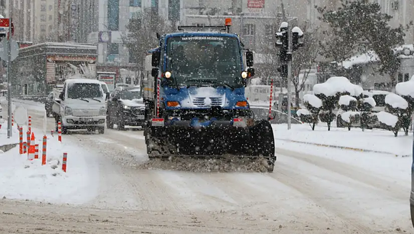Büyükşehir karla mücadele çalışmalarını sürdürüyor