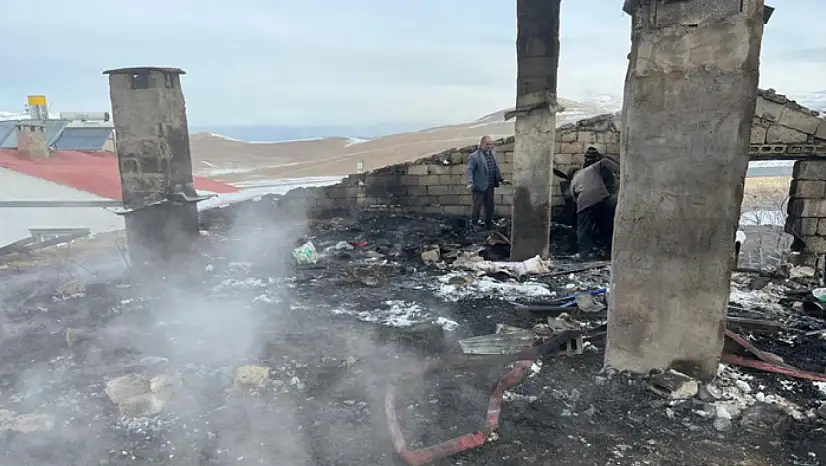 Çatak'ta çatı yangını korkuttu