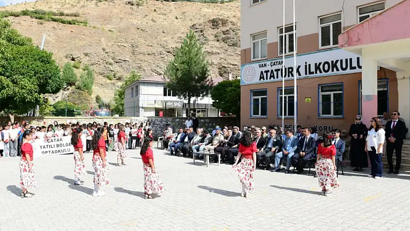 Çatak'ta İlköğretim Haftası coşkuyla kutlandı