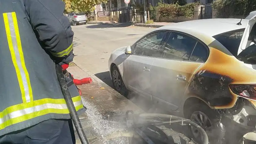 Çöpe atılan yanıcı madde otomobili yaktı