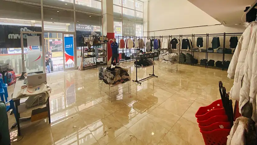 Deniz Feneri Derneği Doğu Anadolu Bölge Temsilciliği'nden Vanlı ihtiyaç sahibi ailelere giyim yardımı