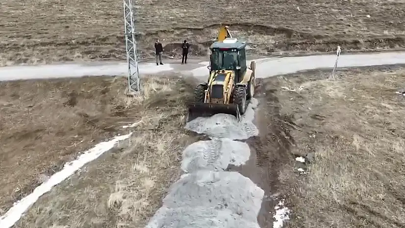 Derenkent Mahallesi'nde yol çalışmaları sürüyor