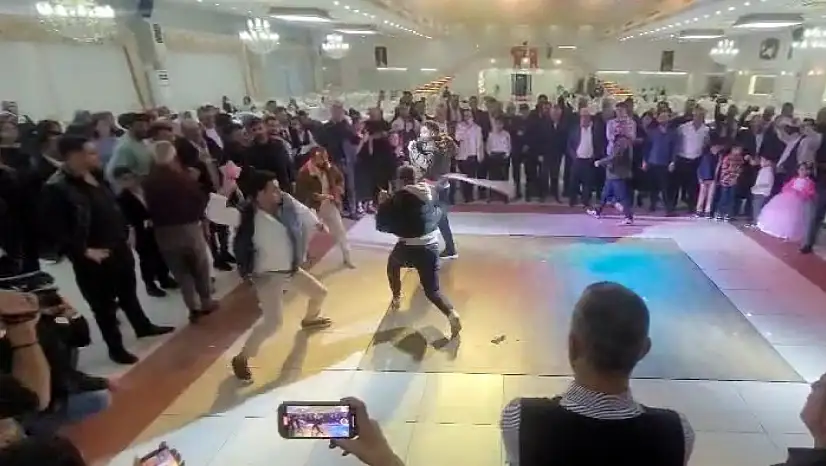 Düğünde acı veren oyun