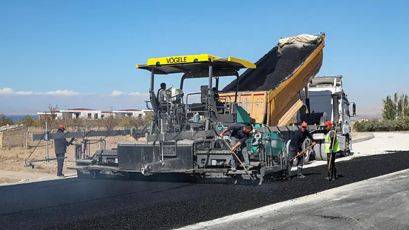 Elmalık Yolu'nda asfalt serimine geçildi
