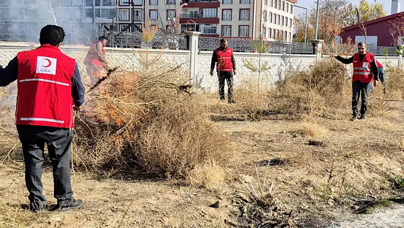 Erciş Kızılay Şubesi'nden 'Temiz Bir Çevre, Temiz Bir Gelecek' etkinliği