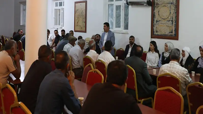 Gürpınar Belediye Eş Başkanları, Otbiçer Mahallesi sakinleriyle buluştu