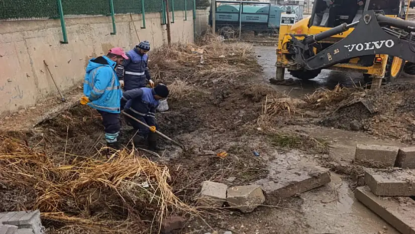 Gürpınar'da içme suyu ve kanalizasyon arızalarına müdahale edildi