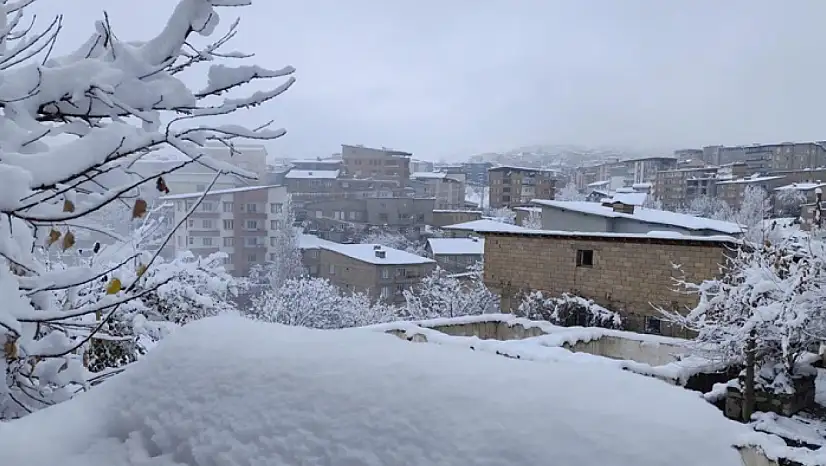 Hakkari'de 13 köy ve 30 mezra yolu ulaşıma kapandı