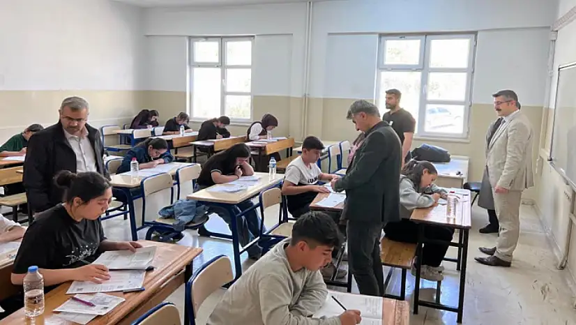 Hakkari'de bursluluk sınavı başarıyla tamamlandı
