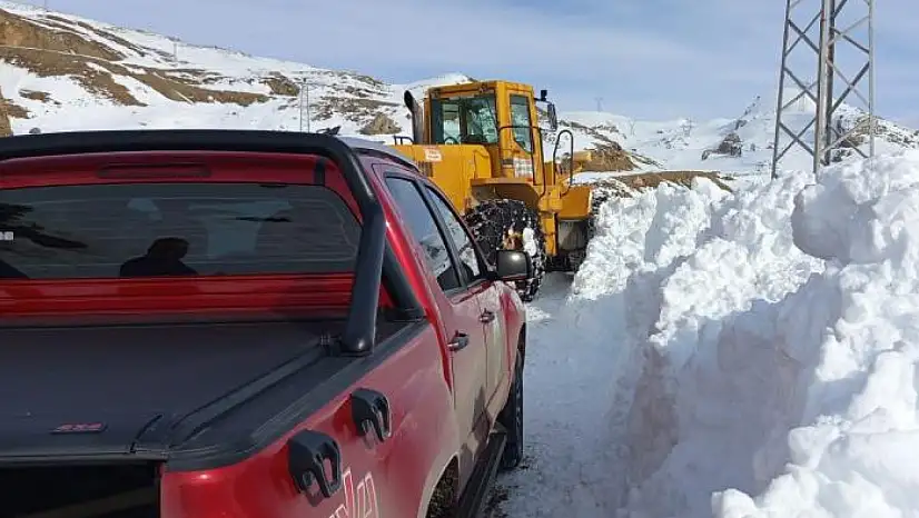Hakkari'de zorlu kışta su seferberliği
