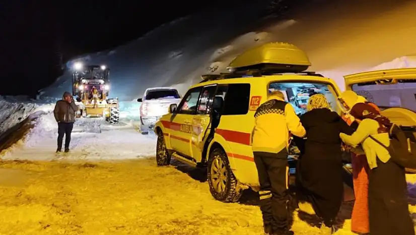 Hamile kadın 5.5 saatlik çalışmayla hastaneye ulaştırıldı