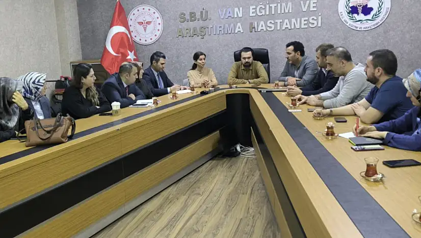 İl Sağlık Müdürü Tosun, göz kliniği hekimleriyle bir araya geldi