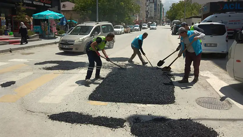 İpekyolu Belediyesi'nden yol bakım onarım çalışması