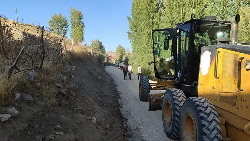 İpekyolu'nda yol ve asfalt çalışmaları sürüyor