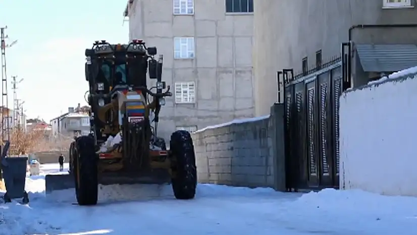 İskele Mahallesi'nde kar temizleme çalışması