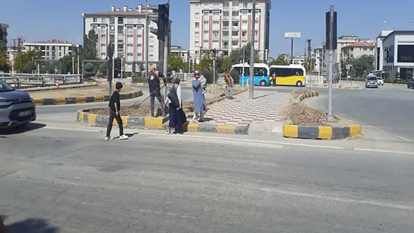 Karayollarından orta refüj çalışması