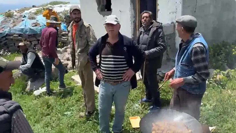 Kars'ta köylüler yaylaları imece usulü hazırlıyor