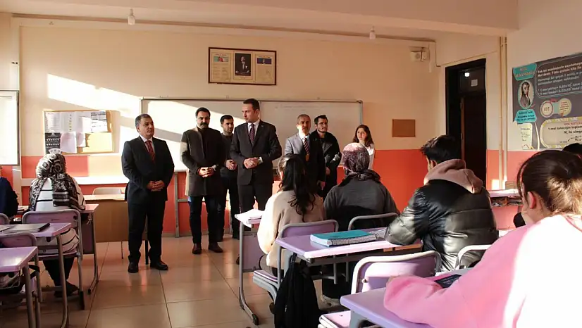 Kaymakam Bakan'dan YKS'ye hazırlanan öğrencilere destek