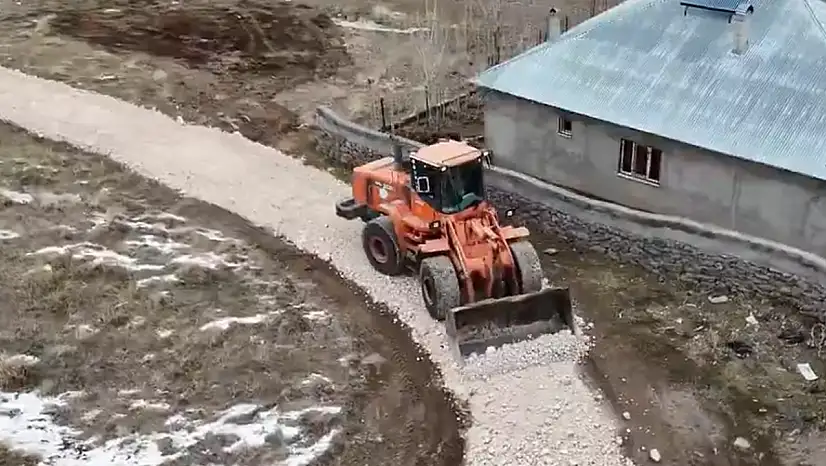 Kırkpınar Mahallesi'nde yol bakım çalışmaları sürüyor