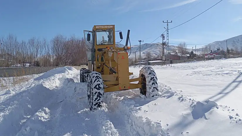 Kırsal ve merkez mahallelerde yol açma çalışmaları sürüyor
