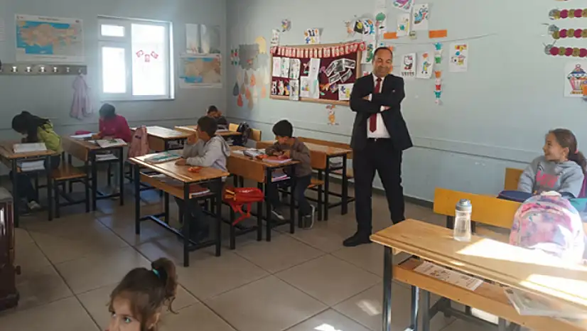 Müdür Deniz'den okul ziyareti