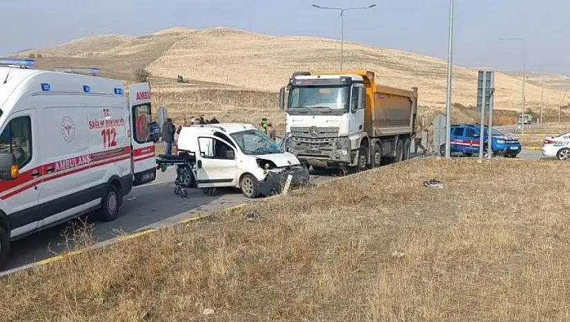 Muş'ta iki ayrı trafik kazası: 2 ölü, 4 yaralı