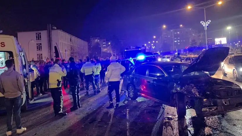 Polisten kaçarken kaza yaptı: 3 yaralı