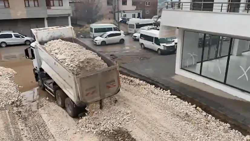 Salihiye Mahallesi'nde yol bakım çalışmaları sürüyor