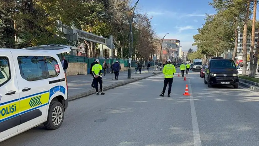 Tatvan'da kış lastiği denetimleri devam ediyor