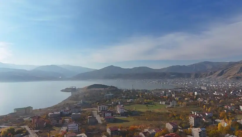 Tatvan'da sonbaharın büyüleyici renkleri görüntülendi