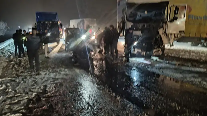 Trafik kazası 4 can aldı